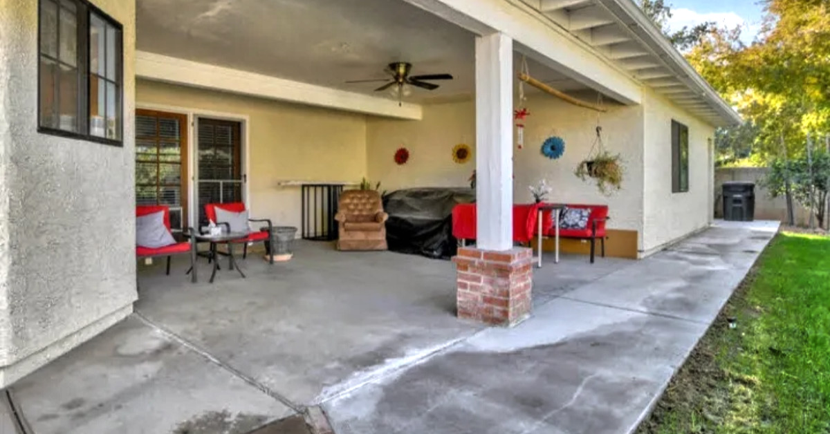 Picture of back patio with furniture